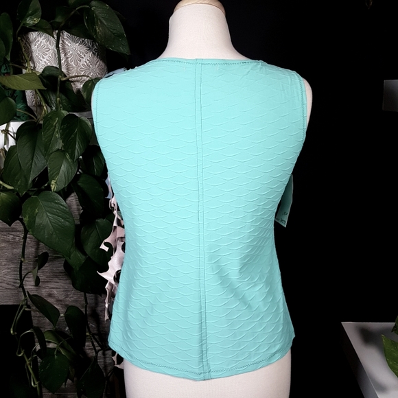 Made in Canada Unique tank top with leather shoulder piece - Picture 4 of 5